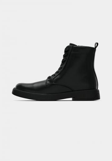 Ботинки на шнуровке