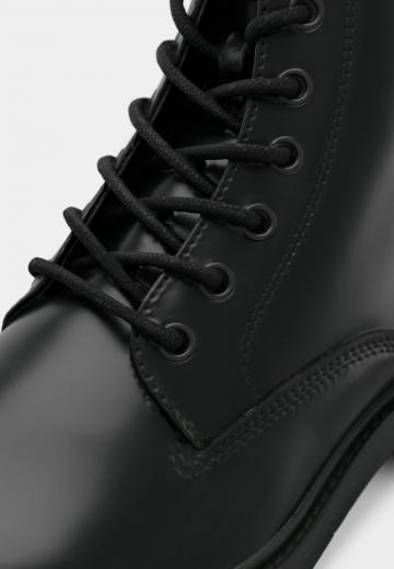 Ботинки на шнуровке