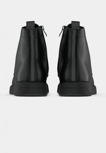 Ботинки на шнуровке