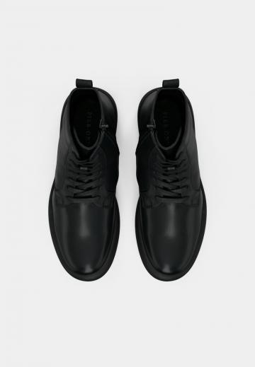 Ботинки на шнуровке