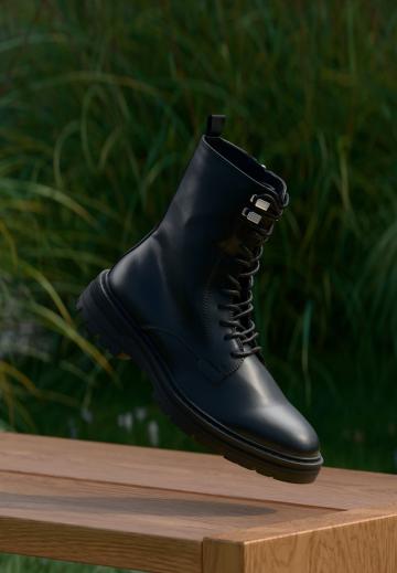 Ботинки на шнуровке