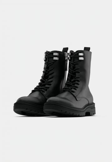 Ботинки на шнуровке