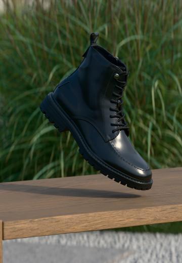 Ботинки на шнуровке