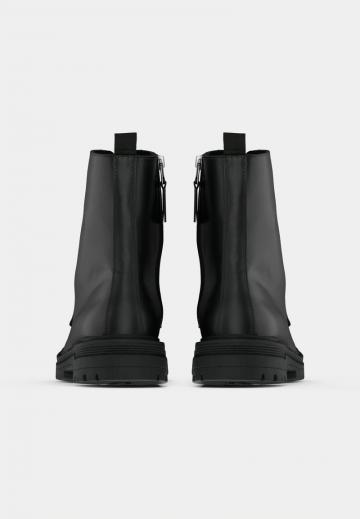 Ботинки на шнуровке