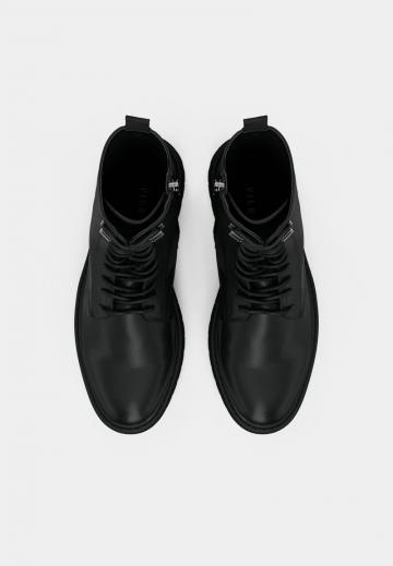 Ботинки на шнуровке