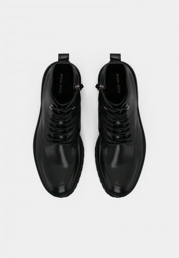 Ботинки на шнуровке