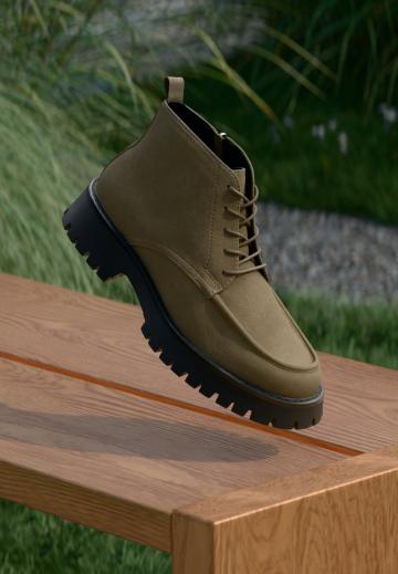 Ботинки на шнуровке