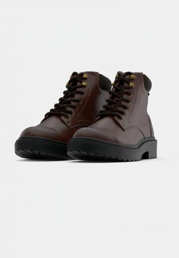 Ботинки на шнуровке