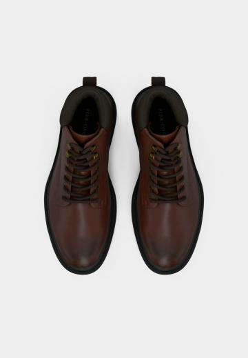 Ботинки на шнуровке
