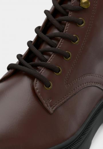 Ботинки на шнуровке