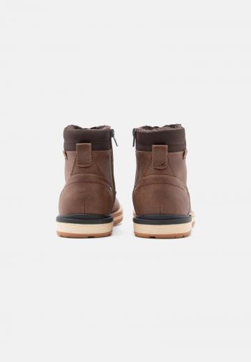 Ботинки на шнуровке