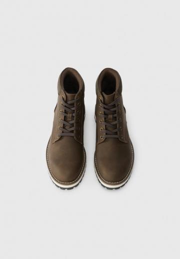 Ботинки на шнуровке