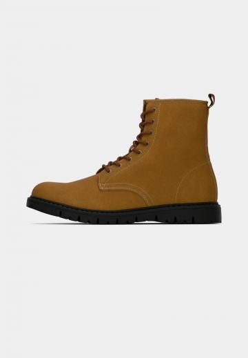 Ботинки на шнуровке