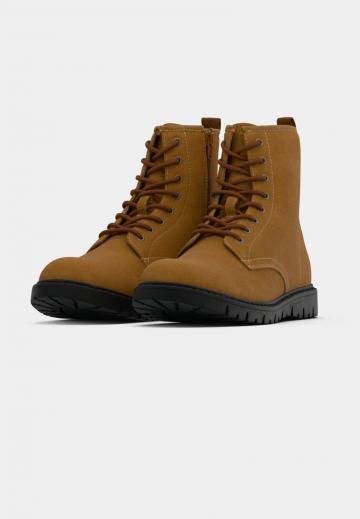 Ботинки на шнуровке