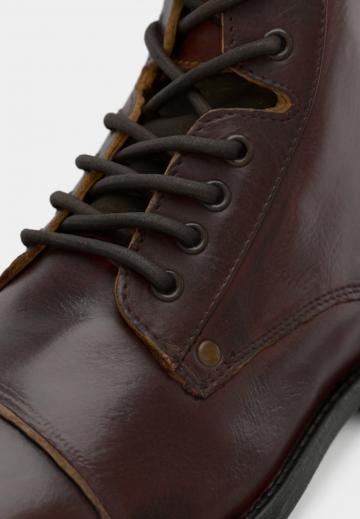 Ботинки на шнуровке