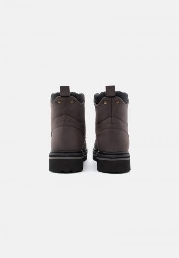 Ботинки на шнуровке