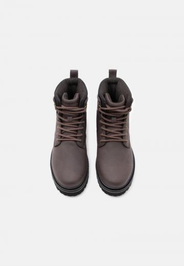 Ботинки на шнуровке