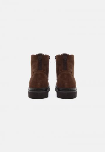 Ботинки на шнуровке