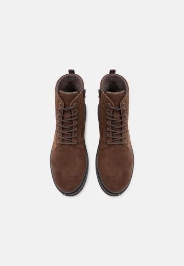Ботинки на шнуровке