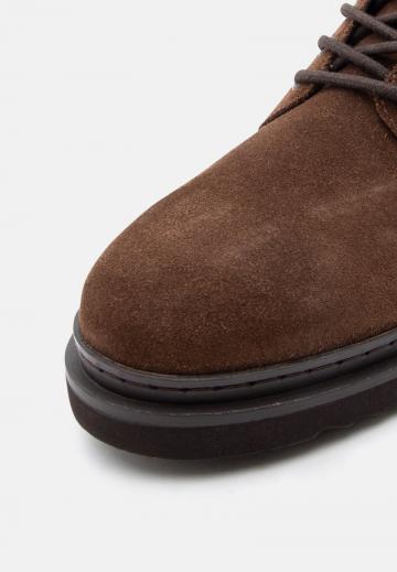 Ботинки на шнуровке