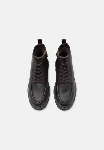 Ботинки на шнуровке