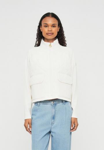 Куртка с накладнымит карманами