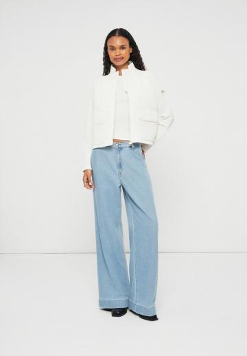 Куртка с накладнымит карманами