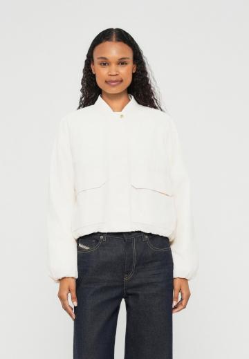 Куртка с накладнымит карманами