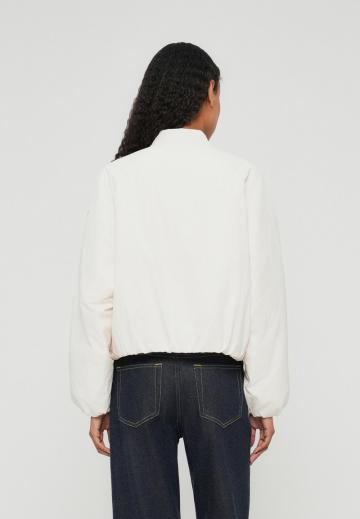 Куртка с накладнымит карманами