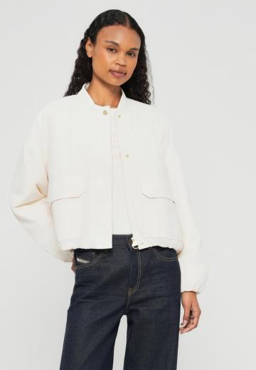 Куртка с накладнымит карманами