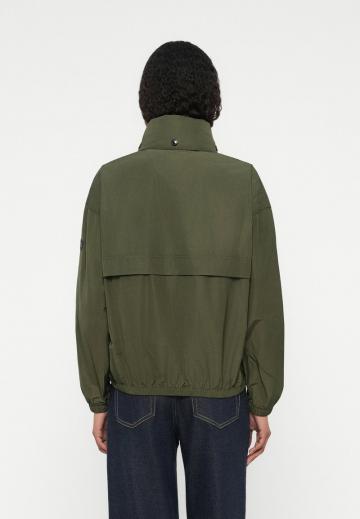 Куртка с накладнымит карманами