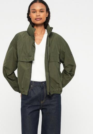 Куртка с накладнымит карманами