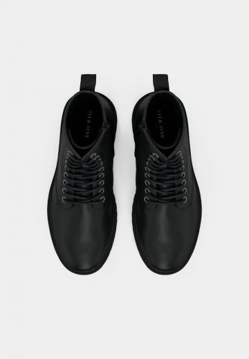 Ботинки на шнуровке