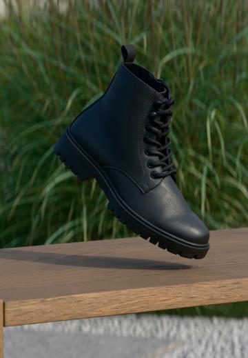Ботинки на шнуровке