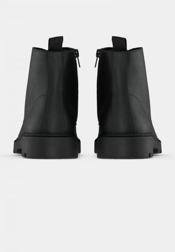 Ботинки на шнуровке