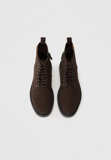 Ботинки на шнуровке