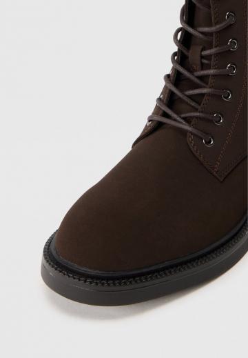 Ботинки на шнуровке