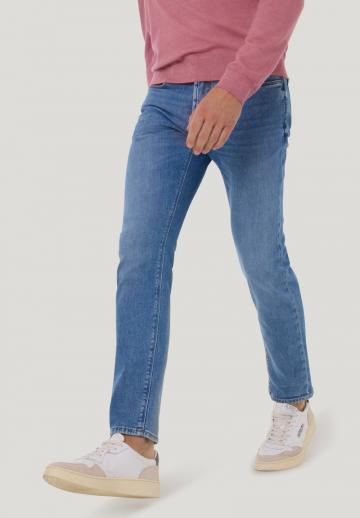 Узкие джинсы