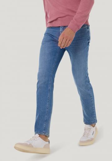 Узкие джинсы