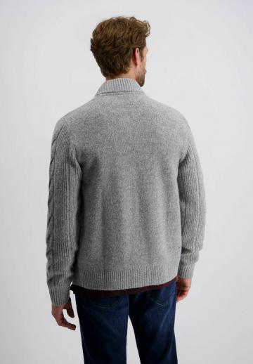 Вязаная кофта