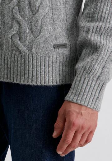 Вязаная кофта