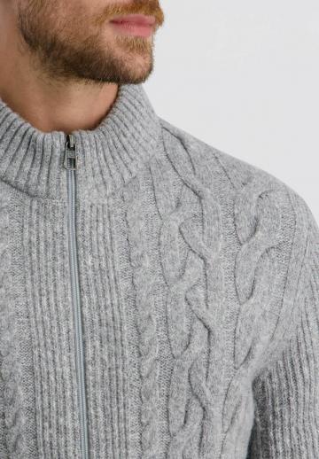 Вязаная кофта