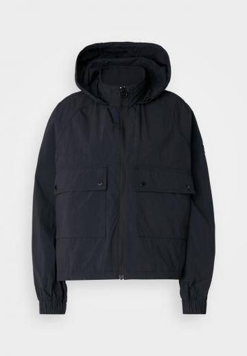 Куртка с накладнымит карманами