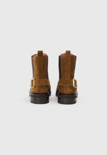 Ботинки на шнуровке