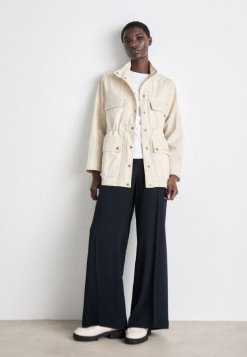 Куртка с накладнымит карманами