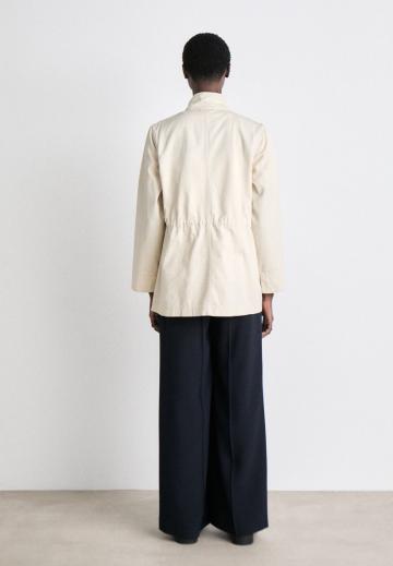 Куртка с накладнымит карманами