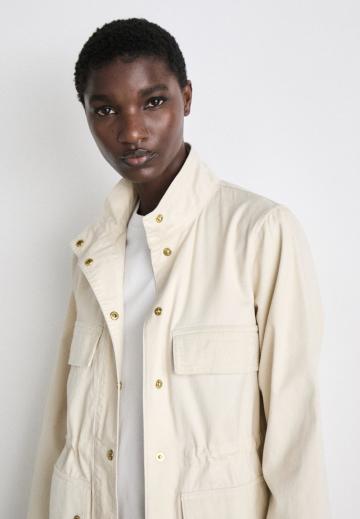 Куртка с накладнымит карманами