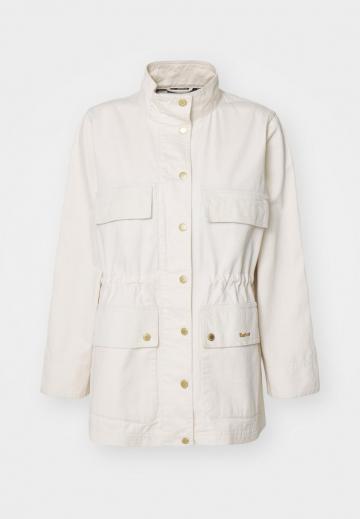 Куртка с накладнымит карманами