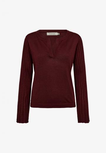 Пуловер с вырезом V