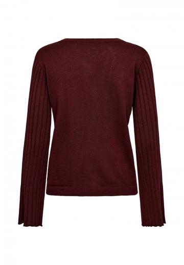 Пуловер с вырезом V